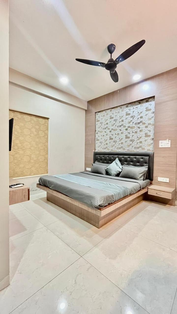 Hotel Evanka Индор Екстериор снимка