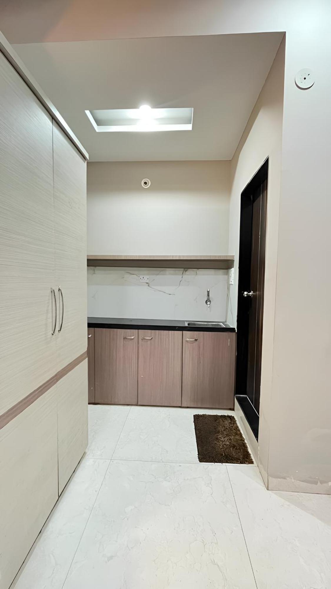 Hotel Evanka Индор Екстериор снимка