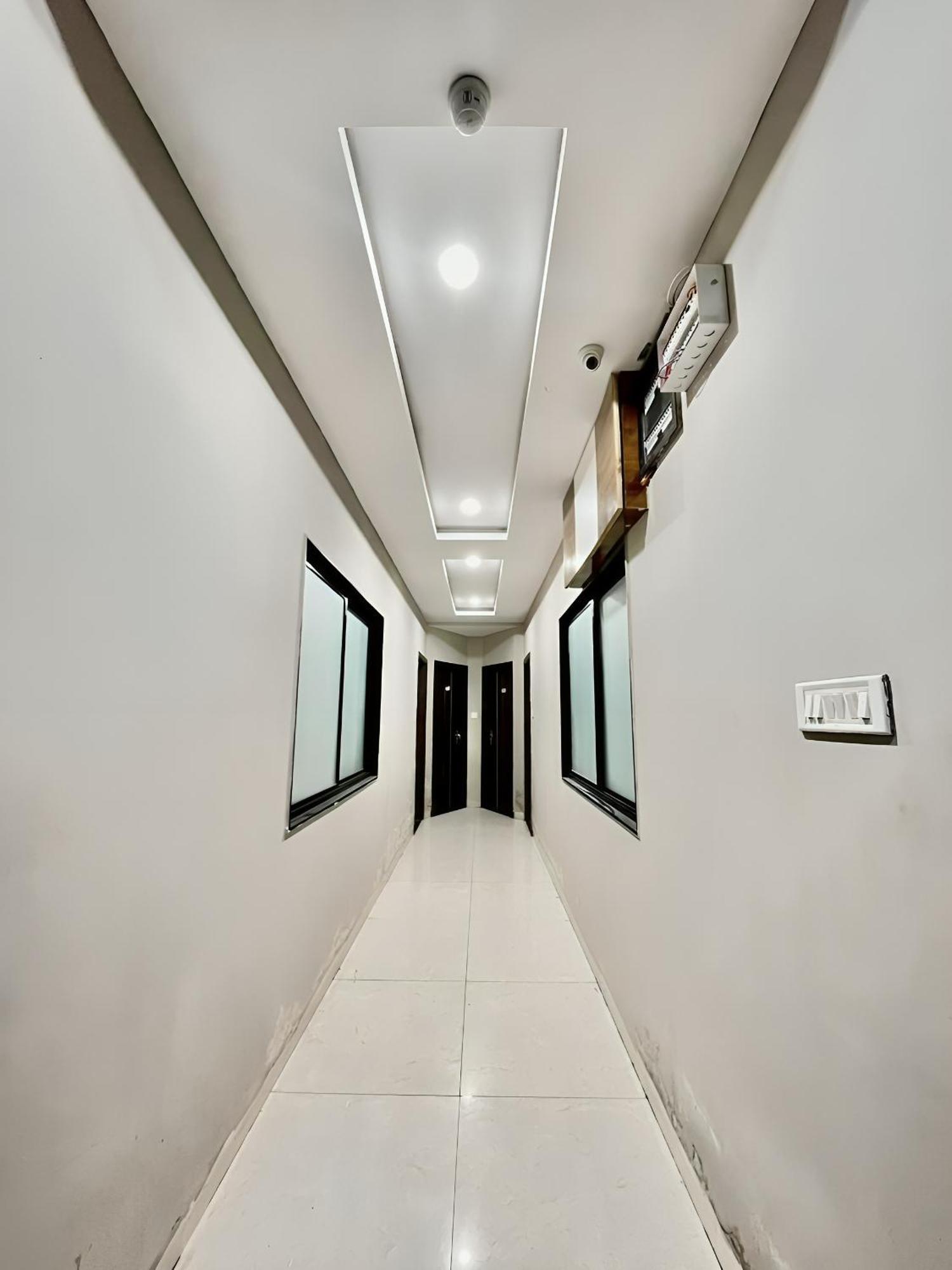 Hotel Evanka Индор Екстериор снимка